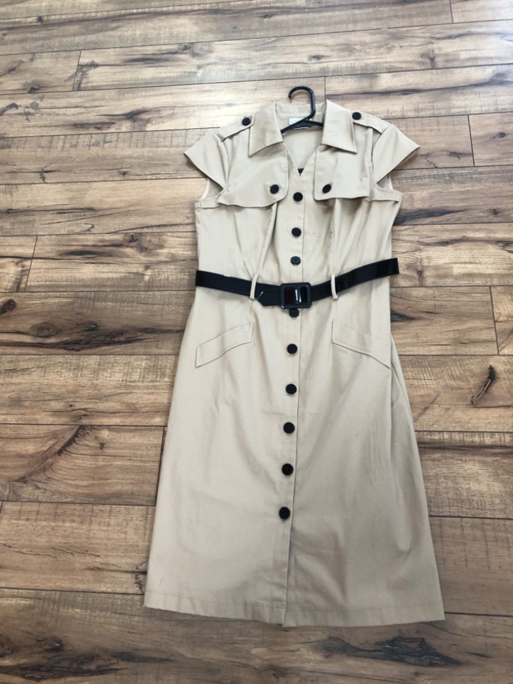 Van Heusen Tan Cargo Dress size 8 Sleeveless Pattern Leather Belt Front Buttons